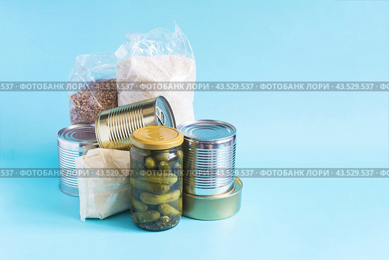 Продукты длительного хранения крупным планом на светлом фоне. Стоковое фото, фотограф Лозовая Людмила / Фотобанк Лори