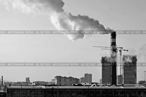 Промышленный заводской  пейзаж на фоне зимнего синего неба. Редакционное фото, фотограф Сергеев Валерий / Фотобанк Лори