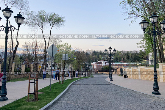 Проспект Ленина в Кисловодске весной (2024 год). Редакционное фото, фотограф Николай Рыбин / Фотобанк Лори