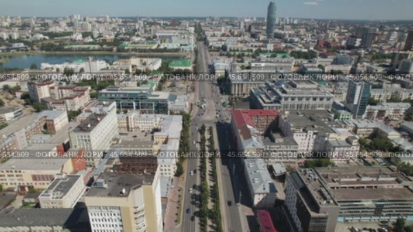 Проспект Ленина в районе ТЦ Пассаж - съемка с дрона в 2022 году. Стоковое видео, видеограф Владислав Самошкин / Фотобанк Лори