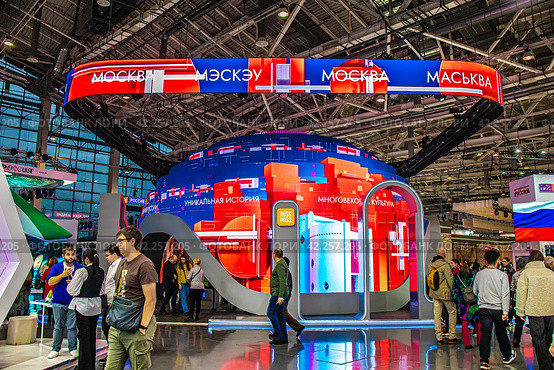 «Пространство Москвы» — центральная экспозиция выставки-форума «Россия» на ВДНХ. Москва, Россия (2023 год). Редакционное фото, фотограф Владимир Сергеев / Фотобанк Лори