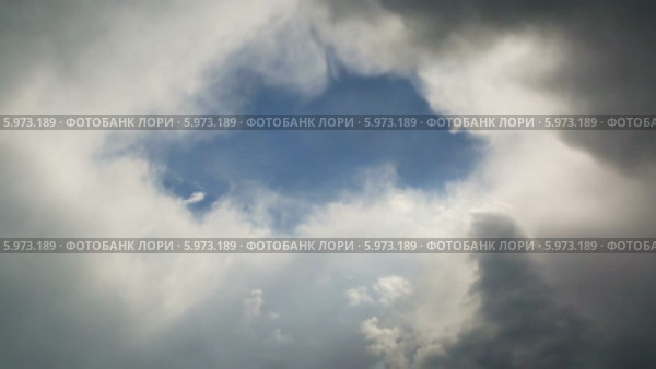 Просвет в облаках. Стоковое видео, видеограф Михаил Коханчиков / Фотобанк Лори