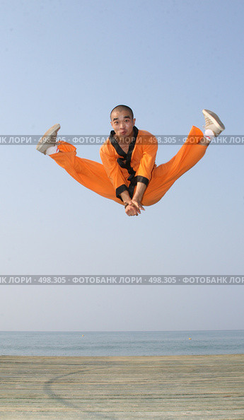 Прыжок в Кунг-фу (2008 год). Редакционное фото, фотограф Андрей Гривцов / Фотобанк Лори