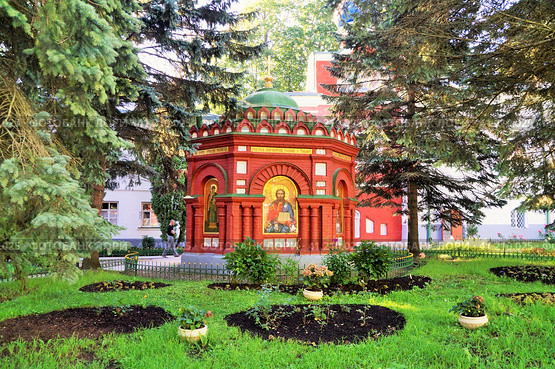 Псково-Печерский монастырь.Часовня. Печоры (2016 год). Редакционное фото, фотограф Дмитрий Сакретарев / Фотобанк Лори