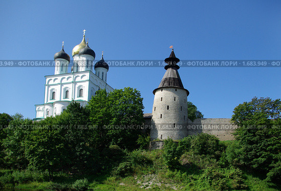 Псковский Кремль и Троицкий собор (2009 год). Редакционное фото, фотограф Юлия Белоусова / Фотобанк Лори