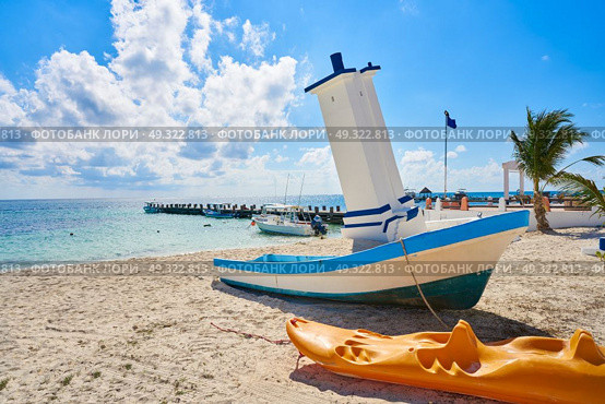 Puerto Morelos beach in Mayan Riviera Maya of Mexico. Стоковое фото, агентство Ingram Publishing / Фотобанк Лори