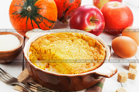 Pumpkin casserole with apple. Стоковое фото, фотограф Надежда Мишкова / Фотобанк Лори