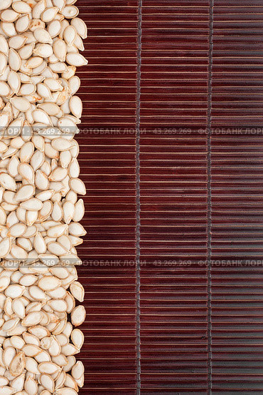 Pumpkin seed  on a bamboo mat. Стоковое фото, фотограф Александр Собко / Фотобанк Лори