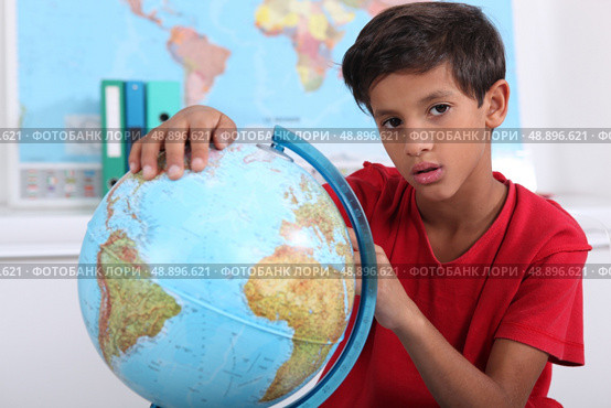 Pupil with globe. Стоковое фото, агентство Ingram Publishing / Фотобанк Лори