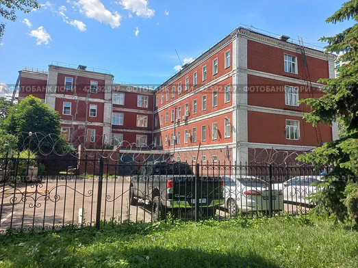 Пятая казарма фабричного поселка. Улица Победы, 13. Город Реутов, Московская область (2023 год). Редакционное фото, фотограф lana1501 / Фотобанк Лори