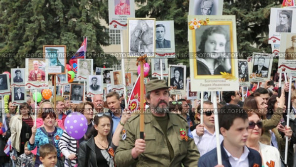 Пятигорск, 9 мая 2016 года, "Бессмертный полк" Редакционное видео, видеограф Валерий Шилов / Фотобанк Лори