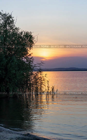 Quiet sunset over the lake. Стоковое фото, фотограф Анищенко Геннадий / Фотобанк Лори