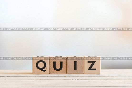 Quiz sign made of wood on a wooden table. Стоковое фото, агентство Ingram Publishing / Фотобанк Лори