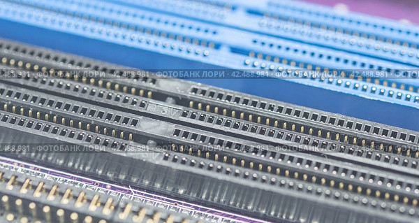 Радиодетали на печатной плате прибора. CRadio components on the printed circuit board of the device. Стоковое фото, фотограф Татьяна Д / Фотобанк Лори