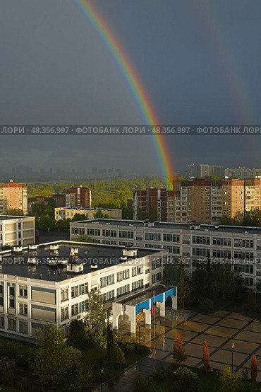 Rain and rainbow in Moscow. Russia. Стоковое фото, фотограф Валерия Попова / Фотобанк Лори