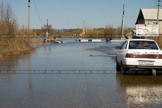 Разлив на Клязьме (2009 год). Редакционное фото, фотограф Денис Шароватов / Фотобанк Лори