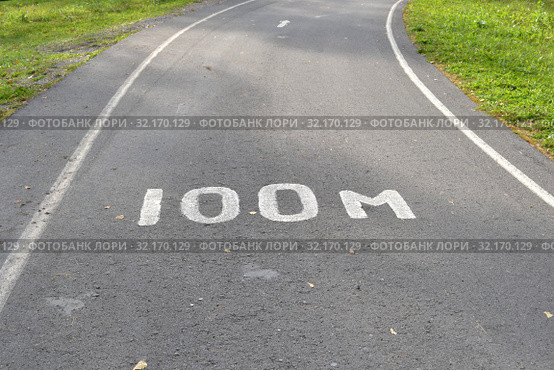 Разметка на беговой дорожке, дистанция 100 метров. Стоковое фото, фотограф александр афанасьев / Фотобанк Лори