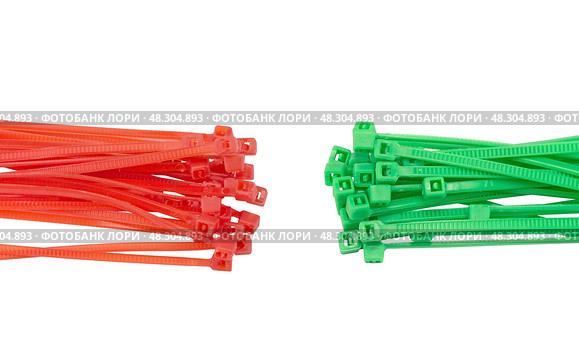 Разноцветные пластмассовые стяжки на белом фоне. Cable ties isolated on white background. Стоковое фото, фотограф Татьяна Д / Фотобанк Лори