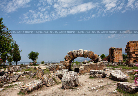 Развалины Иераполиса в Памуккале, Турция (2010 год). Стоковое фото, фотограф Кравченко Юлия / Фотобанк Лори