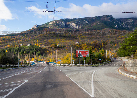 Развилка на Гурзуф, трасса Симферополь-Ялта, Крым (2015 год). Стоковое фото, фотограф Вячеслав Палес / Фотобанк Лори