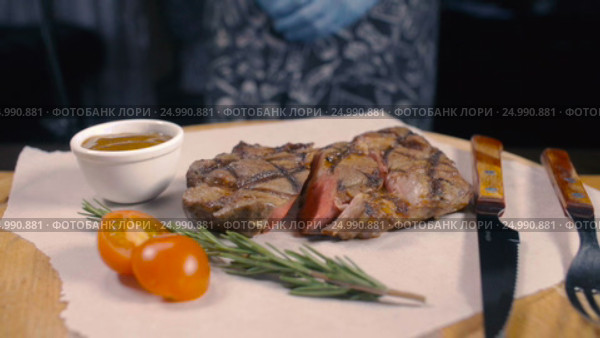 Ready Medium Rare Grilled Beef. Стоковое видео, видеограф Станислав Панкратов / Фотобанк Лори