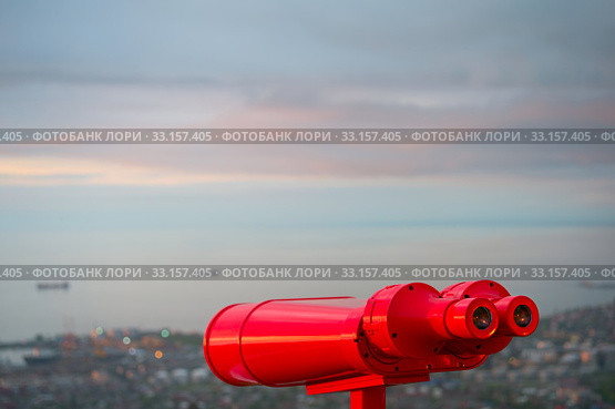 Red binocular. Стоковое фото, фотограф Ivan Tykhyi / PantherMedia / Фотобанк Лори