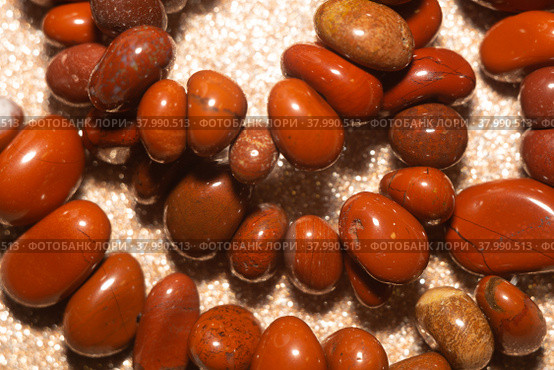 Red jasper irregular beads. Стоковое фото, фотограф Анна Павлова / Фотобанк Лори