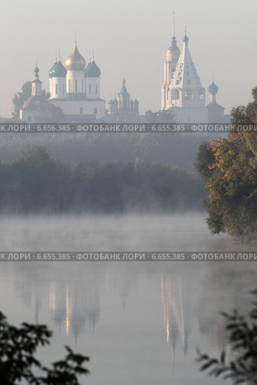 Река Москва и Коломенский кремль утром в туман (2014 год). Стоковое фото, фотограф Дмитрий Неумоин / Фотобанк Лори