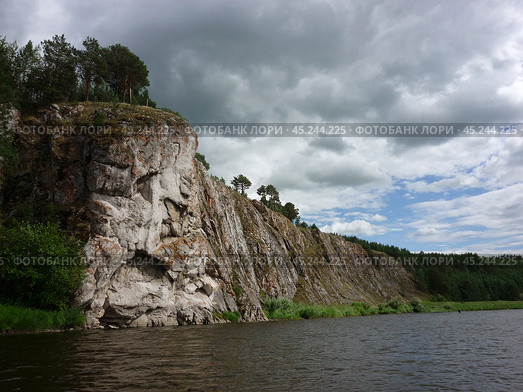 Река Реж.  Камень Тигрова голова. Стоковое фото, фотограф Александр Шатунов / Фотобанк Лори
