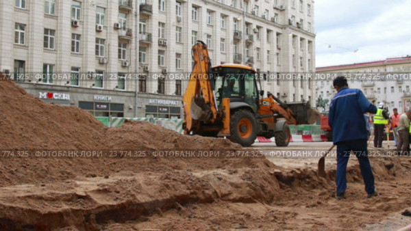 Реконструкция Тверской улицы в Москве (2016 год). Редакционное видео, видеограф Овсеенко Надежда / Фотобанк Лори
