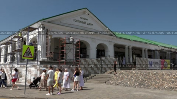 Ремонт здания в старинном русском городе Суздаль. Июль. Renovation of a building in the ancient Russian city Suzdal. July. Редакционное видео, видеограф Горшков Александр / Фотобанк Лори