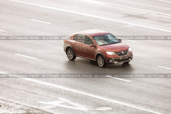Renault Logan II car moving in the street. Редакционное фото, фотограф Константин Григорьев / Фотобанк Лори