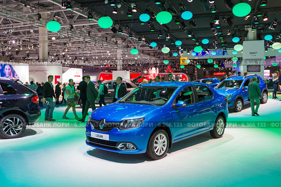 Renault Logan. Московский международный автомобильный салон 2014. Редакционное фото, фотограф Сергей Лаврентьев / Фотобанк Лори