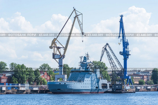 Repair of ships at the Admiralty shipyards in Saint Petersburg (2024 год). Редакционное фото, фотограф Евгений Харитонов / Фотобанк Лори