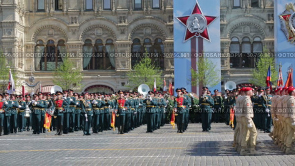 Репетиция празднования Дня Победы в Москве.  Торжественный марш солдат по Красной площади. Военно-патриотическое общественное движение Юнармия (2019 год). Редакционное видео, видеограф Игорь Долгов / Фотобанк Лори