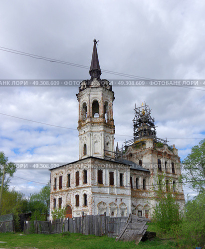 Реставрируемая Крестовоздвиженская (Покровская) церковь. Тюменская область, город Тобольск, улица Карла Маркса, 43 (39а) Стоковое фото, фотограф Алексей Иванов / Фотобанк Лори