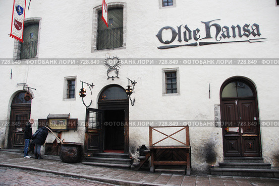 Ресторан "Olde Hansa" в старом Таллине. Эстония (2009 год). Редакционное фото, фотограф E. O. / Фотобанк Лори