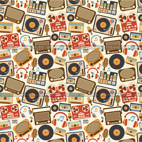 Retro music seamless pattern with vinyl player cassette recorder vintage microphone vector illustration. Стоковая иллюстрация, агентство Ingram Publishing / Фотобанк Лори