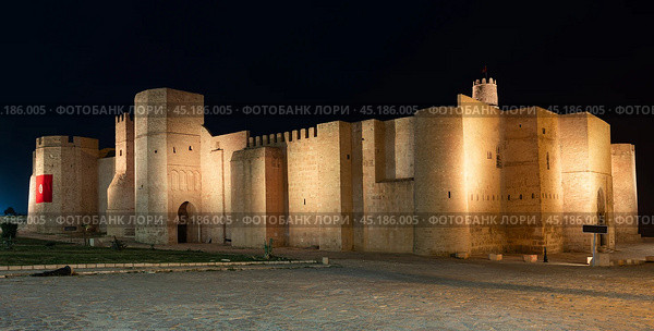 Ribat in Monastir in night illumination, Tunisia. Islamic defensive structure. It is oldest ribat built by Arab conquerors during Muslim conquest of Maghreb. Стоковое фото, фотограф Яков Филимонов / Фотобанк Лори