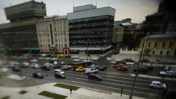 Roads are crammed with cars during rush hour, the concept of urban living. Стоковое фото, фотограф David Kashakhi / Фотобанк Лори