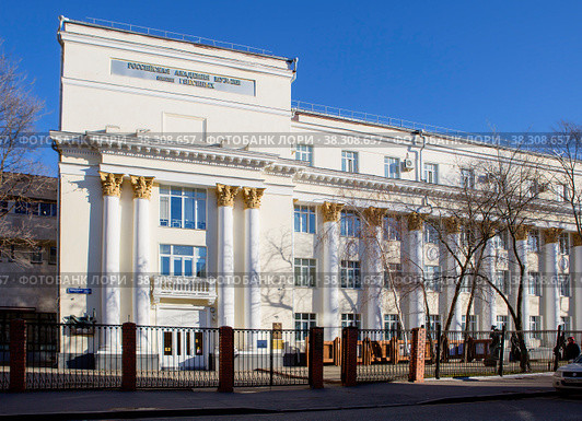 Российская академия музыки имени Гнесиных (РАМ им. Гнесиных). Поварская улица, Москва (2022 год). Стоковое фото, фотограф Галина Савина / Фотобанк Лори