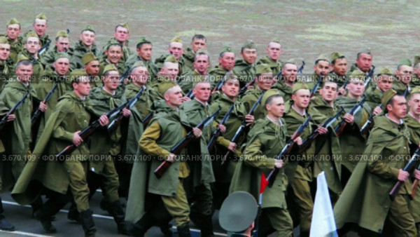Российские солдаты в форме времен Великой отечественной войны (2012 год). Редакционное видео, видеограф Евгений / Фотобанк Лори