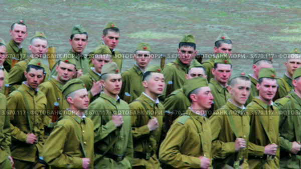 Российские солдаты в форме времен Великой отечественной войны (2012 год). Редакционное видео, видеограф Евгений / Фотобанк Лори