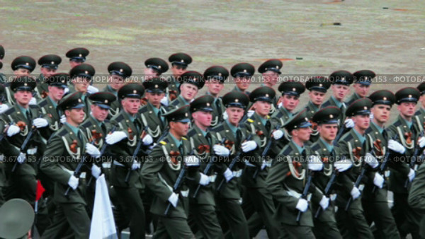 Российские солдаты в форме времен Великой отечественной войны (2012 год). Редакционное видео, видеограф Евгений / Фотобанк Лори
