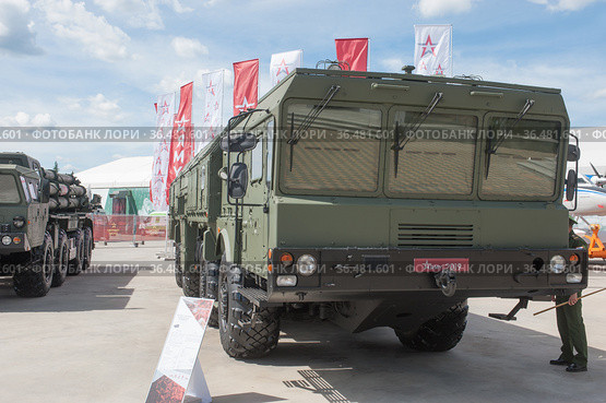 Российский оперативно-тактический ракетный комплекс (ОТРК) "Искандер" (9К720, SS-26 «Stone») в парке "Патриот", Международный военно-технический форум "Армия-2019", вид спереди. Редакционное фото, фотограф Малышев Андрей / Фотобанк Лори
