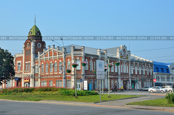 Россия, Барнаул. Здание Барнаульской городской думы 1914-1916 годов постройки. Пересечение Проспекта Ленина и улицы Льва Толстого. Редакционное фото, фотограф Овчинникова Ирина / Фотобанк Лори