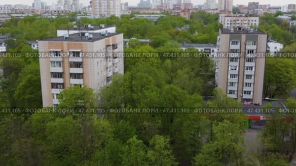 Россия, г. Москва, Открытое шоссе, 2к3. Жилые дома. Рядом ТЦ Янтарь. Стоковое видео, видеограф Сергей Татаринцев / Фотобанк Лори