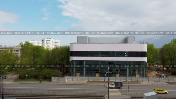 Россия, г. Москва, Открытое шоссе, д. 4. Май 2021. ТЦ Янтарь. Вид с воздуха. Фасад. Редакционное видео, видеограф Сергей Татаринцев / Фотобанк Лори