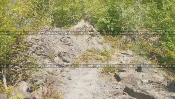 Россия, Краснодарский край, Адлеровский р-н, п. Красная Поляна. Сентябрь 2024. Кругозор Ефремова. Скала. Стоковое видео, видеограф Сергей Татаринцев / Фотобанк Лори