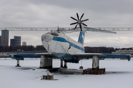 Россия. Москва. Десантный экраноплан проекта 904 "Орленок" на Химкинском водохранилище (2022 год). Редакционное фото, фотограф Литвяк Игорь / Фотобанк Лори